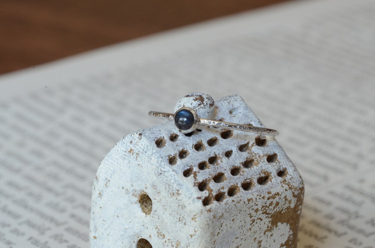 画像5: 銀色のもっと小さな物語〜ブラックラブラドライト〜 (5)