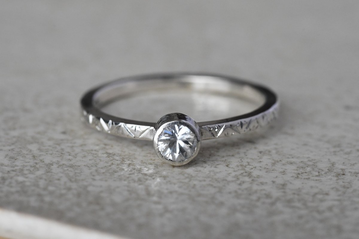 画像2: 月佳〜ホワイトジルコン〜 (2)